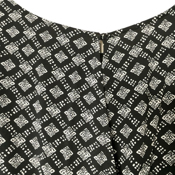 OLD NAVY 100% Rayon Black and White Jumpsuit Crossover Back Side Slash Pockets M - Picture 9 of 11